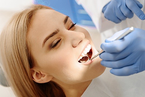 Woman receiving oral cancer screening