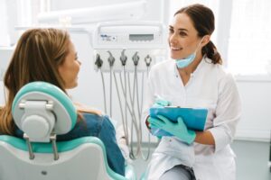 Dentist talking with patient. 